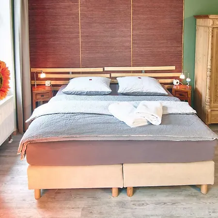 Uebernachtenindresden Apartman *